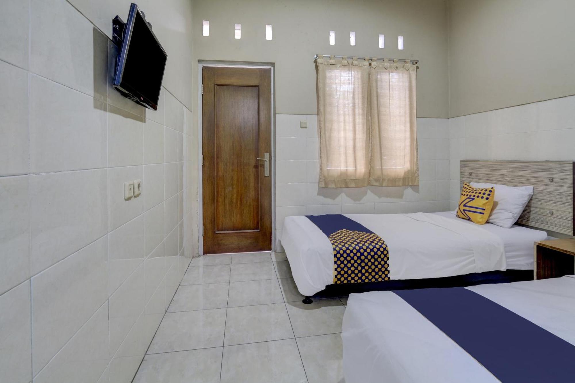 Oyo Life 90159 Puri Asoka Guest House Semarang Exterior foto