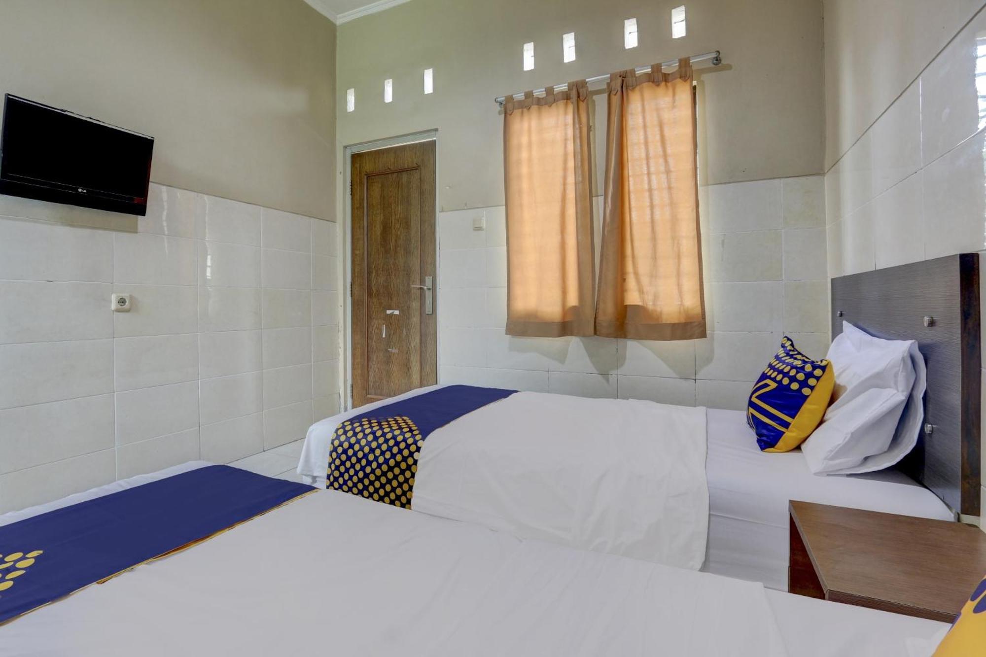 Oyo Life 90159 Puri Asoka Guest House Semarang Exterior foto